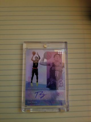 2018 - 19 Status Breed Auto Trae Young Rookie Rc Hawks