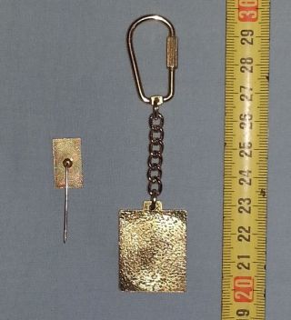 Olympic games Sarajevo 1984 keychain key holder and one badge pin 3