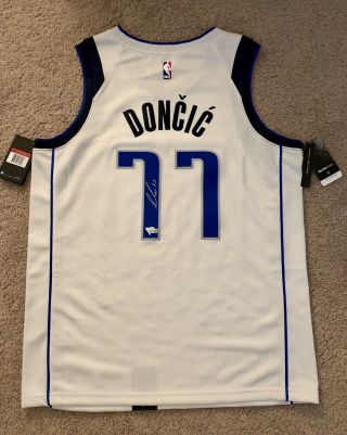 Luka Doncic Autographed Dallas Mavericks Nike Swingman Jersey Fanatics