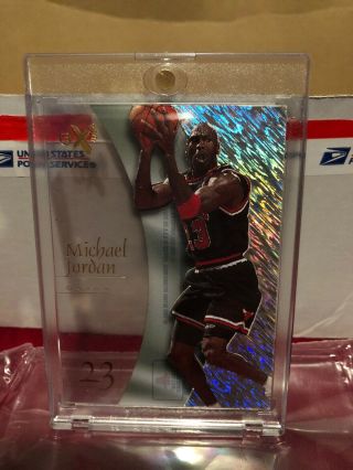 MICHAEL JORDAN Chicago Bulls 1997 - 98 SkyBox EX - 2001 ACETATE HOLOFOIL CARD 4