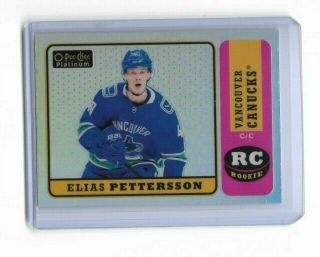2018 - 19 Opc Platinum Elias Pettersson Retro Rainbow Rookie Hockey Card