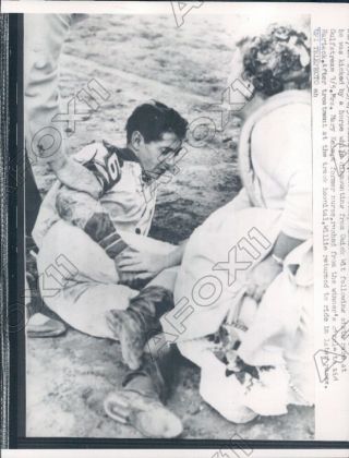 1959 Gulfstream Park Hof Jockey W Hartack Kicked By Horse Press Photo