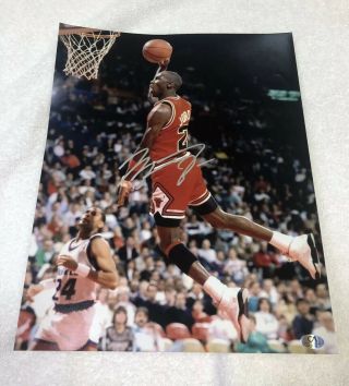 Michael Jordan Chicago Bulls Signed 11x14 Photo With Holder,
