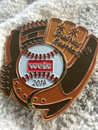 2014 Little League World Series Weis Glove Pin