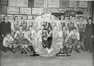 1945 - 46 Calgary Stampeders Reprint Hockey Team Photo 2