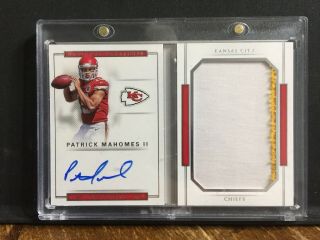 2017 National Treasures Patrick Mahomes Booklet 2 Color Patch Auto Rc 30/99