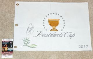 Rickie Fowler Signed 2017 Presidents Cup Golf Flag Pga,  Jsa Aa56319