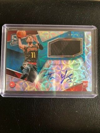 2018 - 19 Panini Spectra Trae Young Rpa Prizm 77/99 Hawks