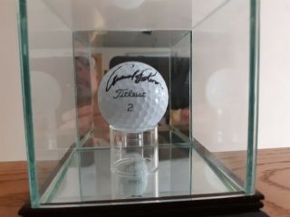 " The King " Arnold Palmer Autographed Golf Ball In Classic Display Case