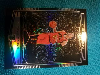 2018 - 19 Panini Chronicles Trae Young Obsidian Silver Prizm Preview Card 575