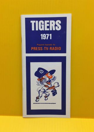 1971 Detroit Tigers Media Guide Baseball Press Yearbook Program (mickey Lolich)