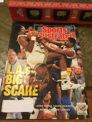 Magic Johnson Signed Newsstand Sports Illustrated With Los Angeles Lakers