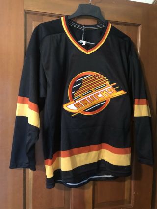 Vintage Ccm Vancouver Canucks Old Logo Black Hockey Jersey Size Medium