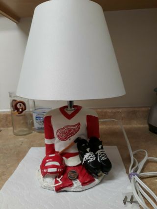 Vintage 1999 Nhl Hockey Detroit Red Wings Ceramic Table Lamp Pre - Owned