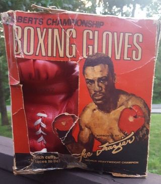Vintage Roberts Teen & Adult Boxing Gloves Joe Frazier Early 70s 51737