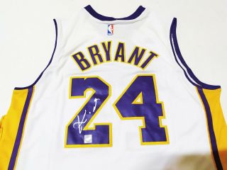 La Lakers No.  24 Kobe Bryant Autographed Nba Retire Jersey With