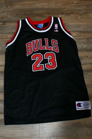 Vintage 90s Michael Jordan 23 Chicago Bulls Champion Basketball Jersey Youth Xl