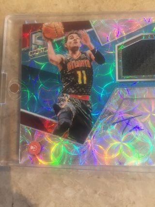 2018 - 19 Spectra Trae Young 2 Color RPA On - Card Auto Neon Blue d 09/99 RC Hawks 2