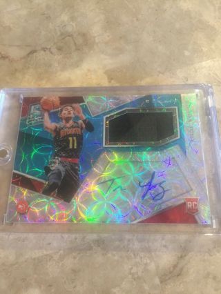 2018 - 19 Spectra Trae Young 2 Color RPA On - Card Auto Neon Blue d 09/99 RC Hawks 4