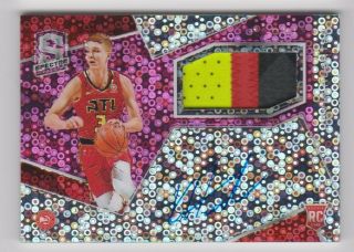 18 - 19 Spectra Rookie Signature Auto Patch Neon Pink /25 Hawks Kevin Huerter 4cl