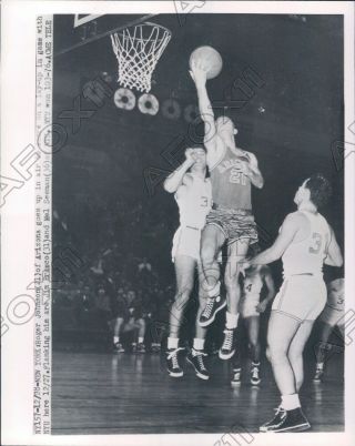 1951 Arizona Basketball Roger Johnson Scores On Nyu Press Photo