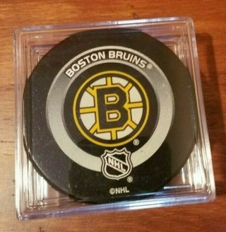 Boston Bruins Official Game Puck Nhl W/ Plastic Puck Holder