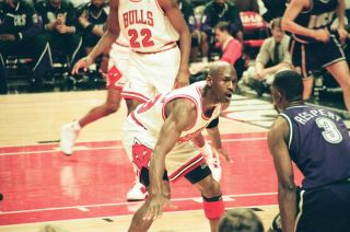 WB89 - 8 NBA 1996 Chicago Bulls Milwaukee Bucks Michael Jordan (50) ORIG 35MM NEGS 4