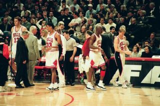 WB89 - 8 NBA 1996 Chicago Bulls Milwaukee Bucks Michael Jordan (50) ORIG 35MM NEGS 6