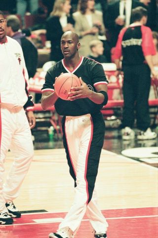 WB89 - 8 NBA 1996 Chicago Bulls Milwaukee Bucks Michael Jordan (50) ORIG 35MM NEGS 7