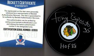 Beckett - Bas Tony Esposito " Hof 88 " Autographed - Signed Chicago Blackhawks Puck 55
