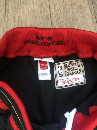 Mens Mitchell & Ness NBA 1997 - 98 Authentic Shorts Black Philadelphia 76ers Large 2