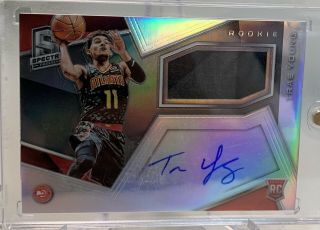 2018 - 19 Panini Spectra Trae Young Rookie Jersey Auto Hawks /299