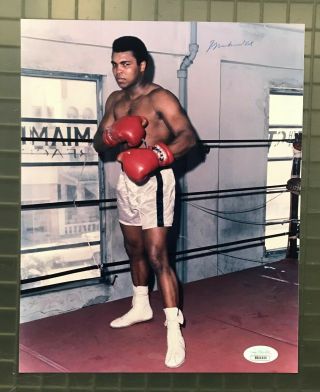 Muhammad Ali Signed 8x10 Boxing Photo Autographed Auto Jsa Loa Hof