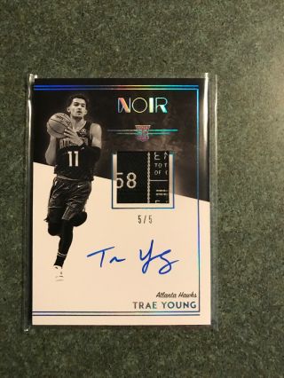 2018 - 19 Panini Noir Trae Young Auto Rookie Patch Auto 5/5 Laundry Tag Rc Hawks
