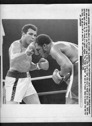 Vtg Ap Wire Press Photo Muhammad Ali Vs Joe Frazier Thriller In Manilla 1975