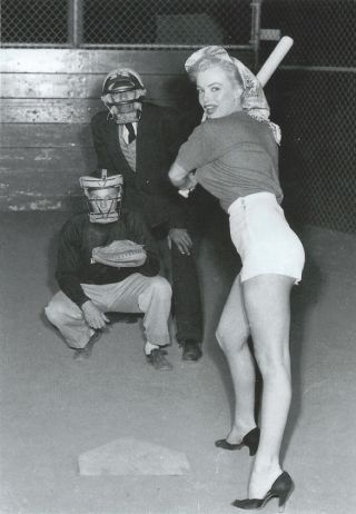 Marilyn Monroe - 8 " X 10 " Photo - Playing Baseball - Circa 1960 - Jayne Mansfield