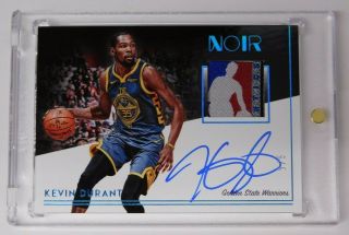Kevin Durant Game - Worn Logo Patch Auto 5/5 - 2018 - 19 Panini Noir Basketball Card