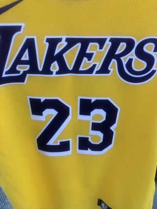 Lebron James LA Lakers Nike 2018/19 Swingman Jersey Gold Icon Edition M 3