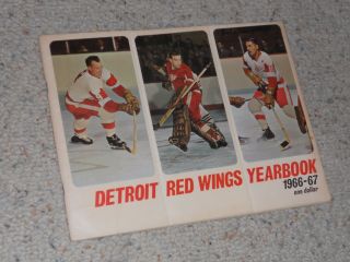 1966 - 67 Detroit Red Wing Hockey Yearbook - Gordie Howe,