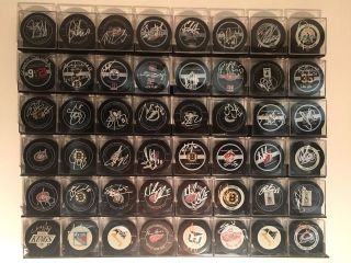 4 Puck Hockey Hanger Holder Display Autographed Wall Mount Holds 4 Pucks