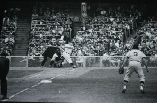 Roger Maris - 8 " X 10 " Photo - 1961 - Yankee Stadium - 61st Home Run - Babe Ruth