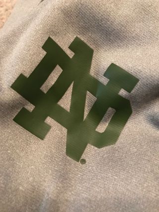 TEAM ISSUED NOTRE DAME FOOTBALL UNDER ARMOUR SHAMROCK SERIES 1/4 ZIP UP MED 5