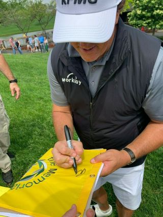 PHIL MICKELSON SIGNED AUTOGRAPH THE MEMORIAL GOLF TOURNAMENT FLAG PROOF AUTO 2
