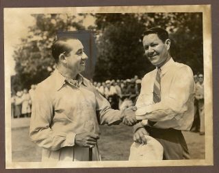 1939 Press Photo Pro Golfers Walter Hagen And Byron Nelson Shaking Hands