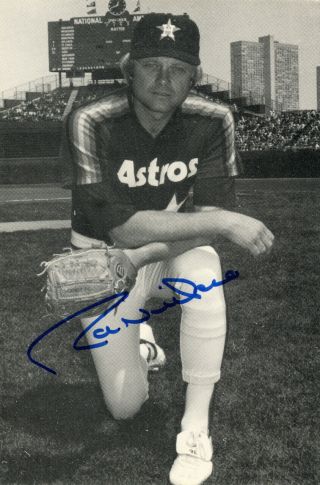 Joe Niekro Autographed Signed 3.  5x5.  5 Postcard Houston Astros Sku 144606
