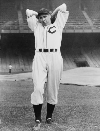 Young Hall Of Famer Bob Feller In His Windup Photo 8x10 Indians