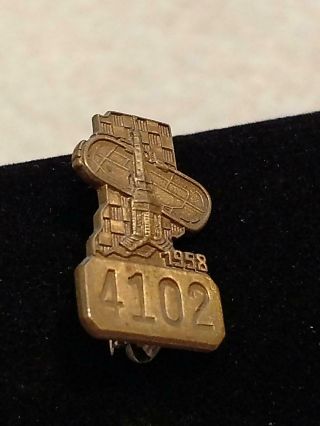 1958 Indianapolis 500 Pit Badge Press Pin