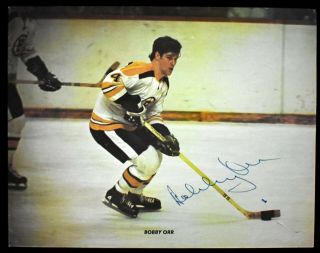 Exceptional 1970s Bobby Orr Signed Cardboard Photo Poster Guaranteed Psa Loa