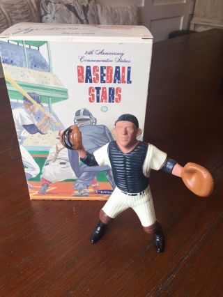 Hartland Baseball 1988 YOGI BERRA figure with Mask And BOX.   2