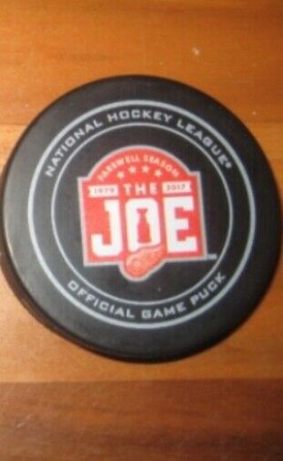 Nhl Detroit Red Wings Farewell Season At " The Joe " Game Puck W/cube